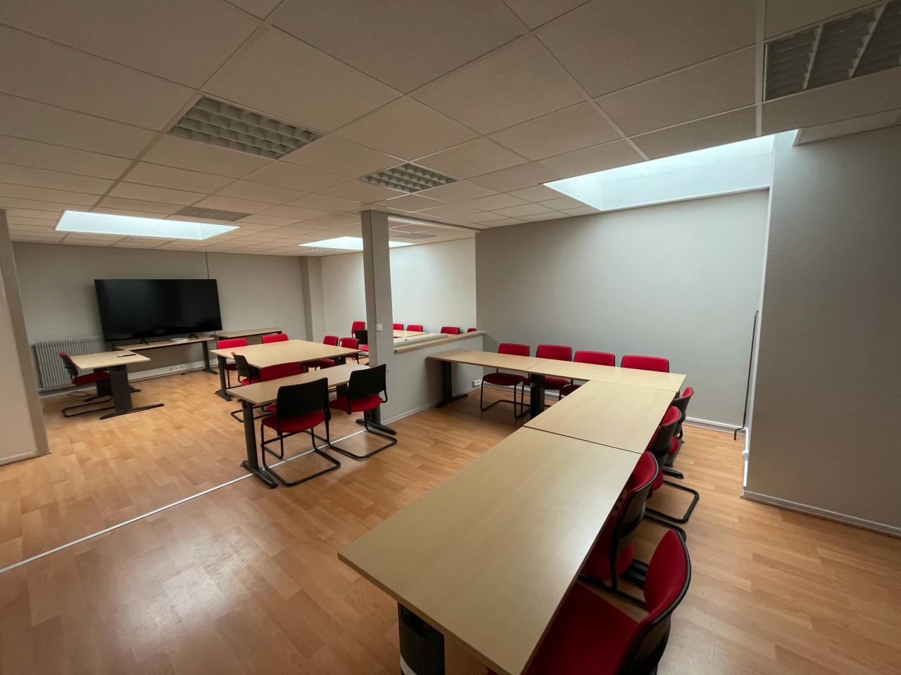 Bureau Saint-Cyr-sur-Loire 107m² Location bureau Saint-Cyr-sur-Loire Indre-et-Loire OLBUR2528845 0